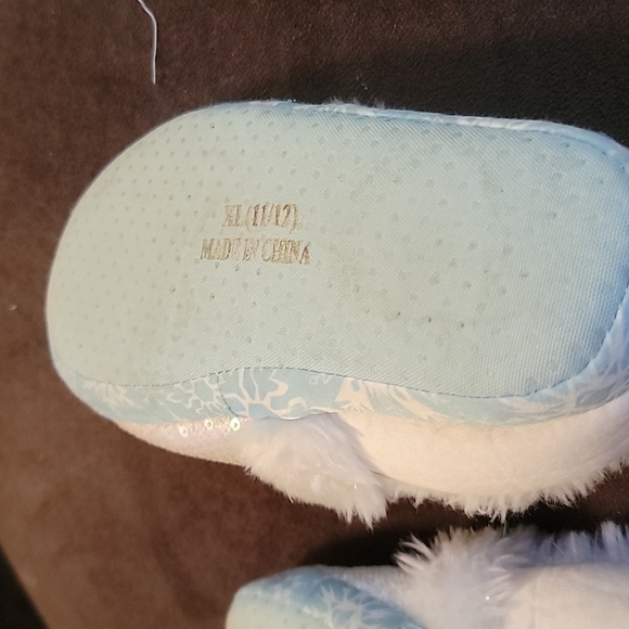 Disney's Frozen Girls Slippers - Picture 6 of 8